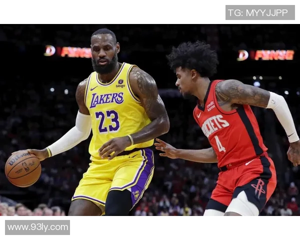 雷霆与凯尔特人激战正酣NBA赛场精彩瞬间回顾与分析